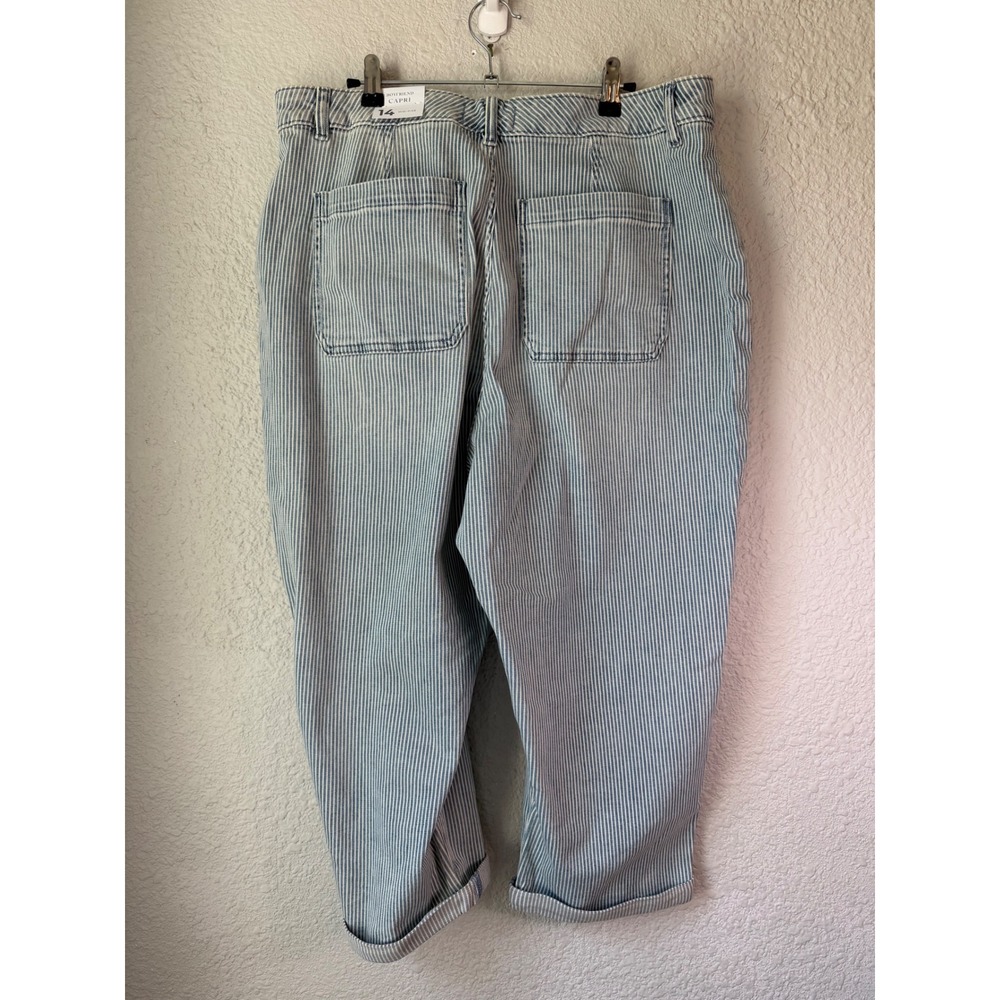 NWT Lane Bryant Womens 14 Mid-Rise Railroad Stripe Boyfriend Fit Capri Jean - Picture 4 of 6